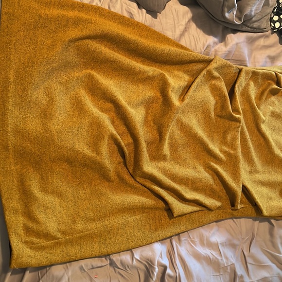 Le chateau dress in mustard yellow, scrunched mid section - Picture 2 of 2